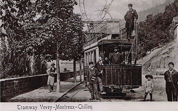 Image d’une ancienne carte postale avec le tramway Vevey-Montreux-Chillon